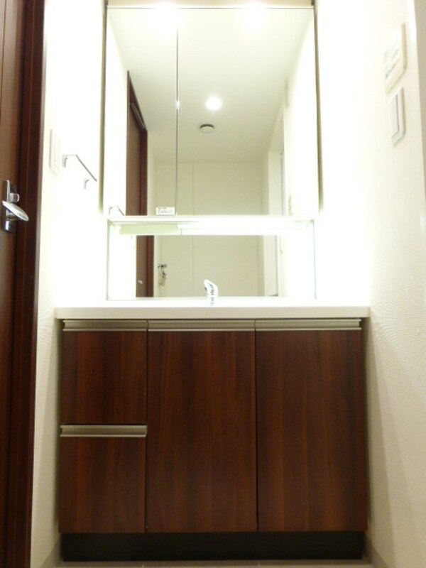 洗面・脱衣所(★《見学予約受け付け中》設備充実の賃貸マンションです。お気軽)