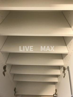 物件内観写真12　(下足入)
