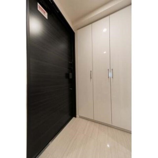 玄関(弊社は全物件が仲介手数料半月分+税でご紹介可能です。)