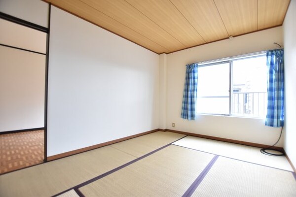 和室(きれいな和室です)