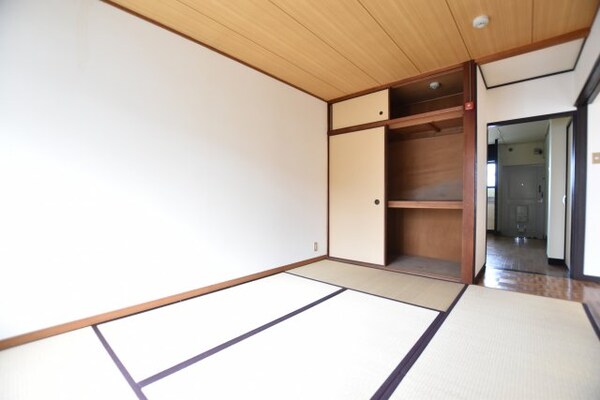 和室(和室があると、家にあたたかい雰囲気が生まれます)