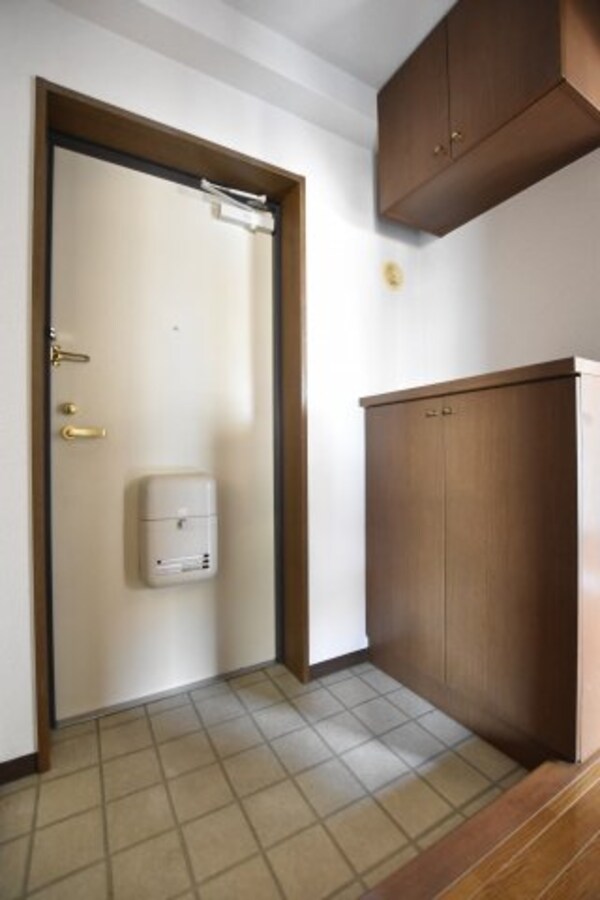 玄関(別号室の写真です。ご参考までに)
