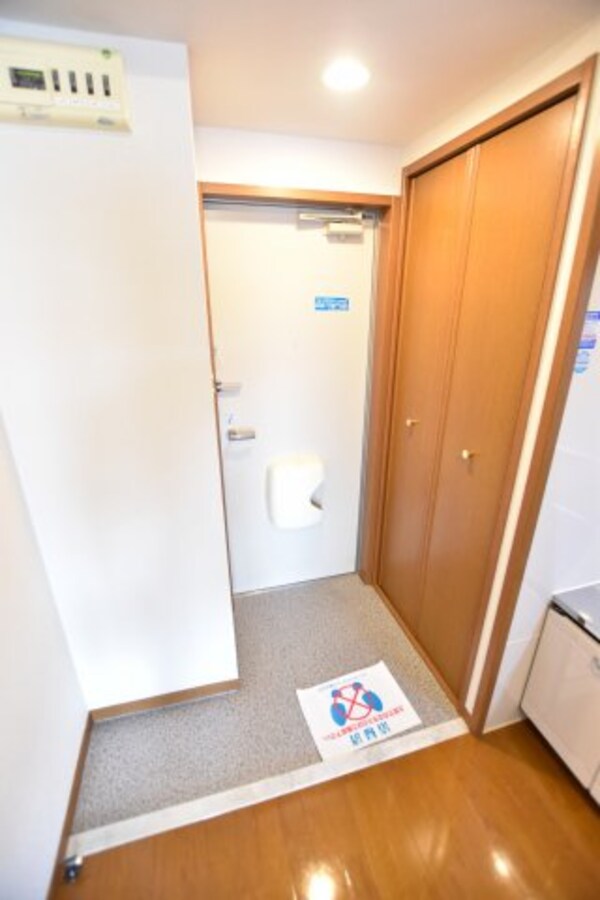 玄関(画像は別号室。ご参考にどうぞ)
