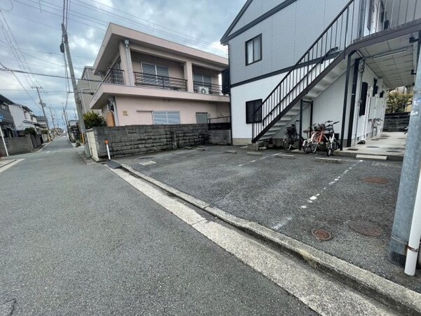 駐車場(駐車場に車を止められます)