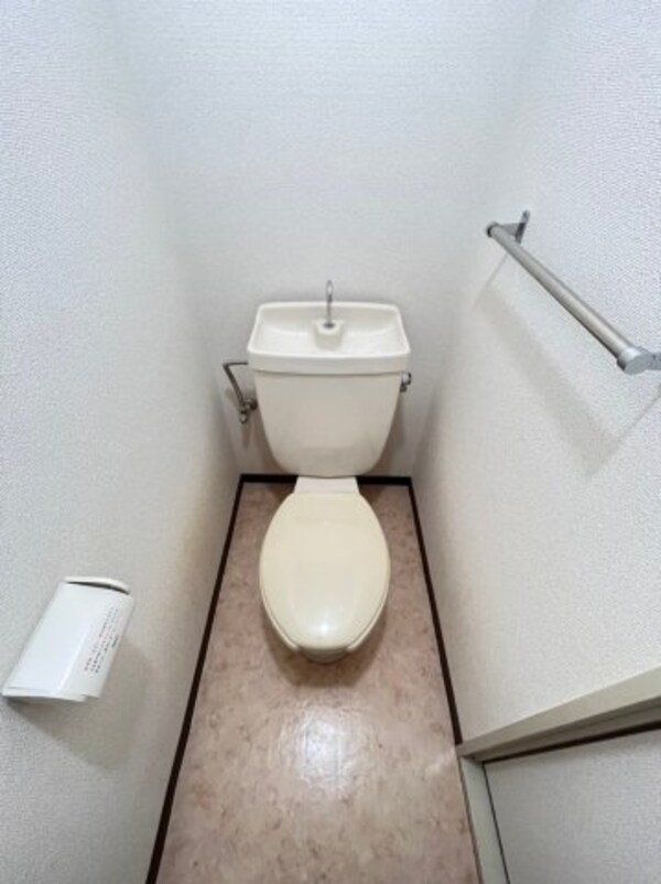 トイレ(シンプルで使いやすいトイレです)