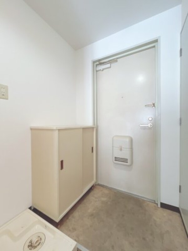 玄関(別号室の画像です。ご参考下さい)