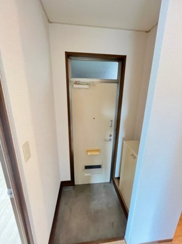 玄関(画像は別号室。ご参考にどうぞ)