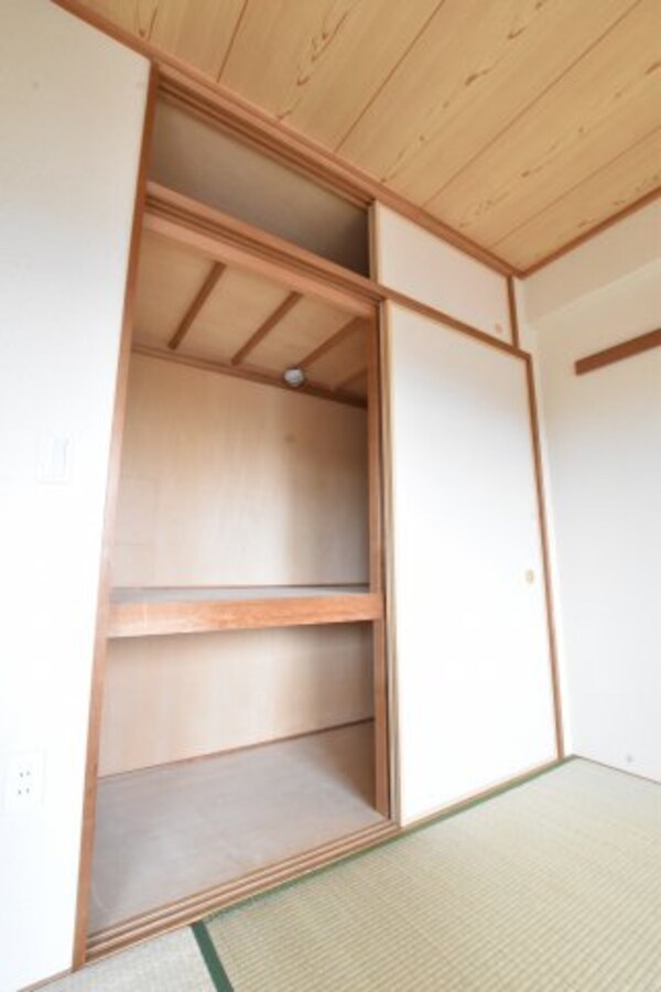 収納(画像は別号室。ご参考にどうぞ)