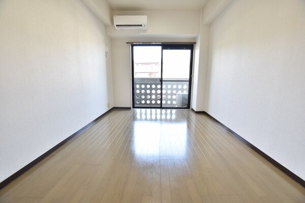 居室(同物件、別部屋のお写真となります。ご参考までにご覧ください。)