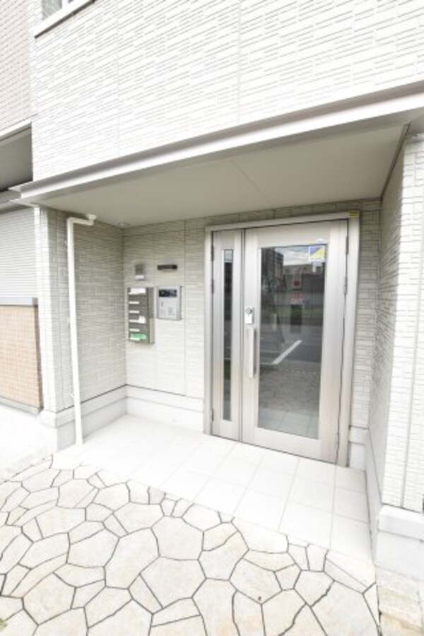 エントランス(別号室の写真です。ご参考までに)