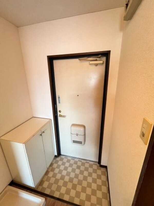 玄関(別号室の画像です。ご参考下さい)