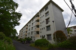公団狭山住宅2号棟外観写真