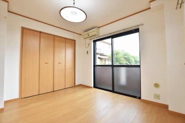 居室(別号室の画像です。ご参考下さい)