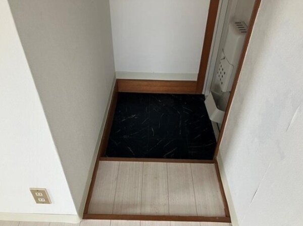 玄関(別号室の画像です。ご参考下さい)