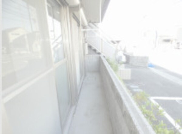 バルコニー(別号室の画像です。ご参考下さい)