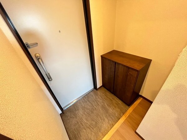 玄関(別号室の画像です。ご参考下さい)