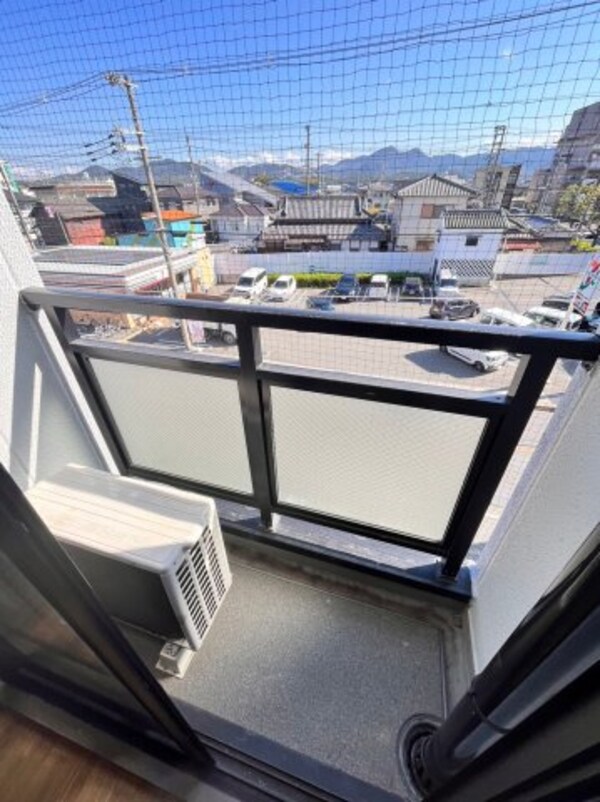 バルコニー(別号室の画像です。ご参考下さい)