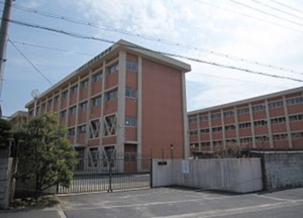周辺環境(緑風冠高等学校 2044m)