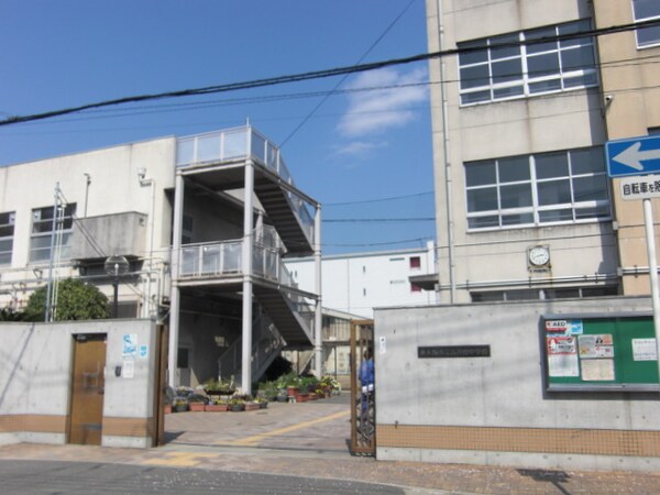 周辺環境(高井田中学校 447m)