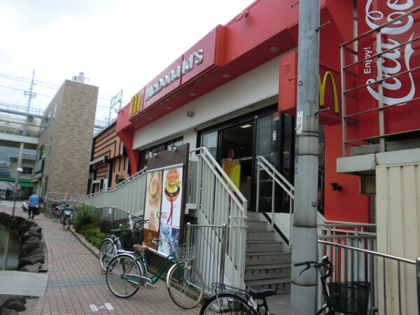 周辺環境(マクドナルド瓢箪山駅前店 703m)