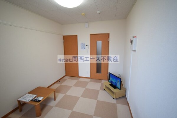 内装他