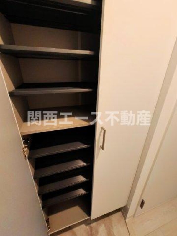 内装他