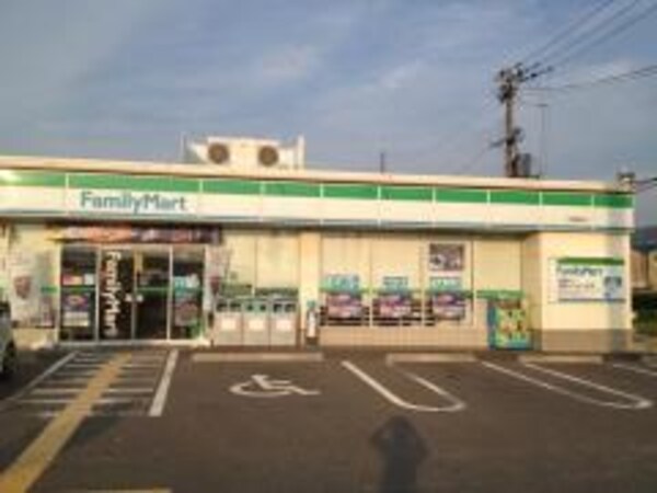 周辺環境(ファミリーマート四条畷駅前店 312m)