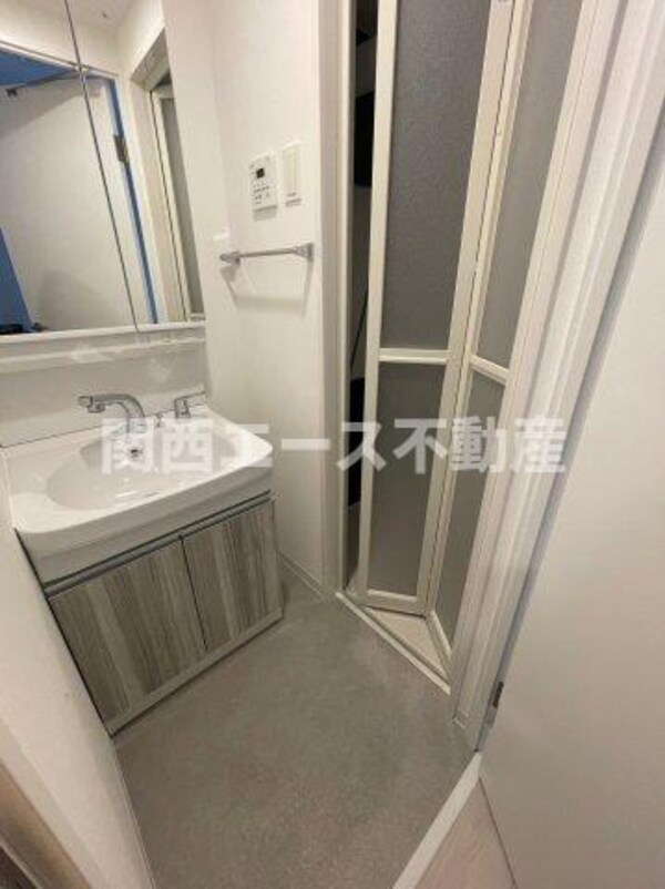 独立洗面台