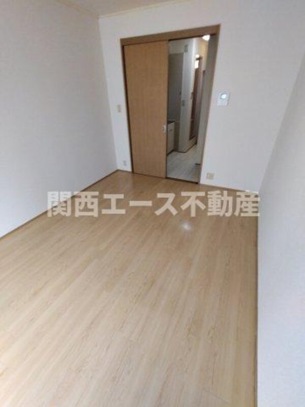 内装他