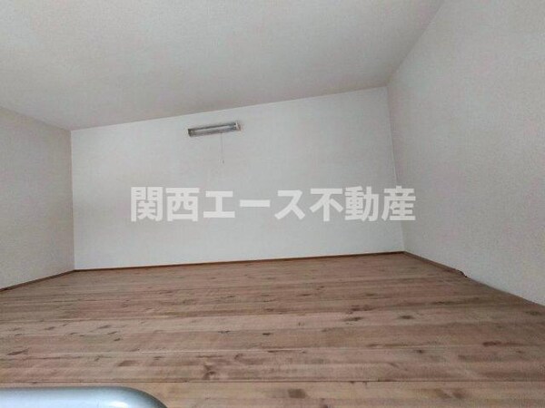 内装他