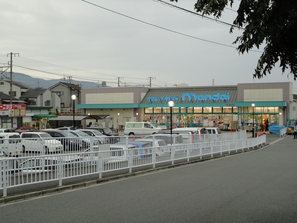 周辺環境(（株）万代 南津の辺店 381m)