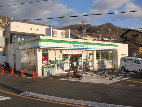 周辺環境(ファミリーマート東石切公園前 726m)