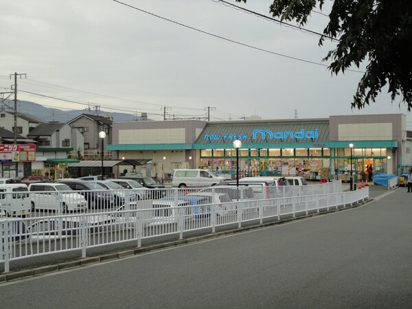 周辺環境(（株）万代 南津の辺店 2557m)