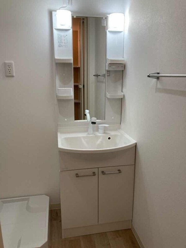 物件内観写真6　(広い洗面スペース
同社施工例です。)