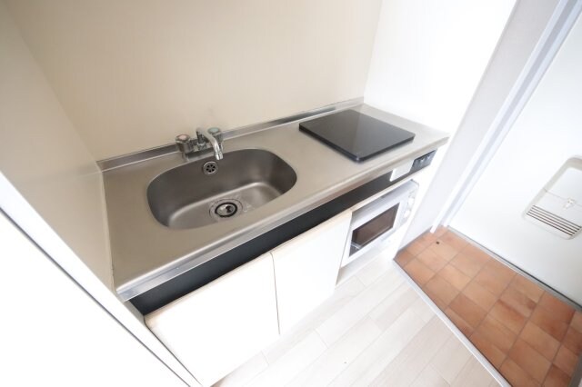 物件内観写真5　(コンパクトなキッチンで掃除もラクラク)