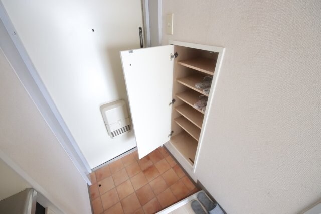物件内観写真7　(ちょっとした収納スペースも充実しています)