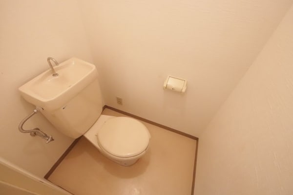 トイレ(コンパクトで使いやすいトイレです)