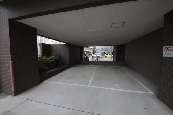 駐車場(車をお持ちの方に嬉しい駐車場付きの物件です)