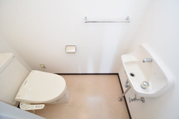 トイレ(コンパクトで使いやすいトイレです)