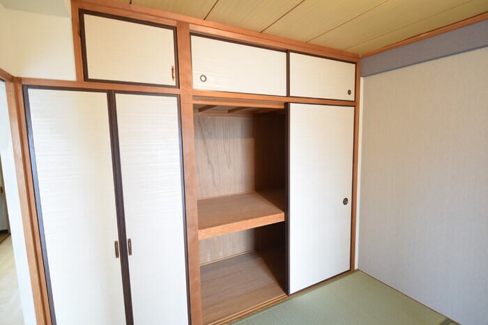 物件内観写真10　(和室がひろがる居住スペース)