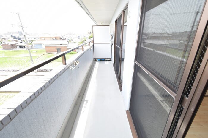 物件内観写真11　(落ち着いた時間を過ごせるバルコニーです)