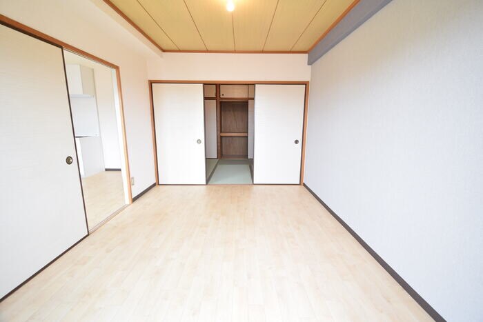 物件内観写真15　(使い勝手のいい寝室です)