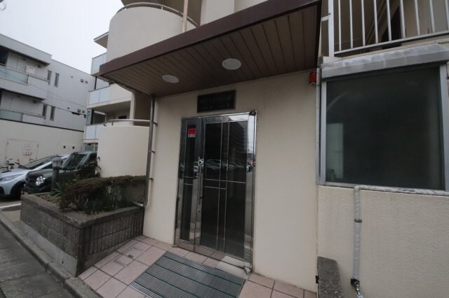 物件外観写真2　(エントランスです)