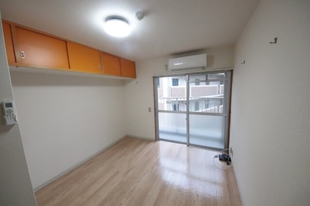 物件内観写真6　(リビングです)