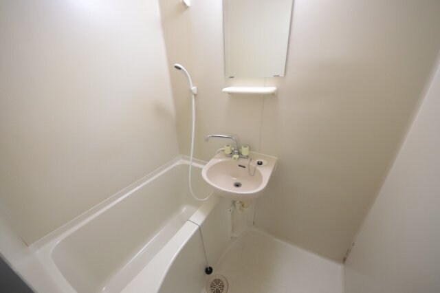 物件内観写真7　(日々の暮らしに欠かせないお風呂です)