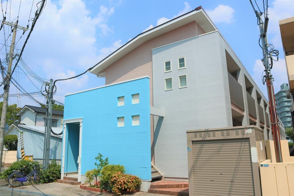 物件外観写真1　(外観もきれいです)