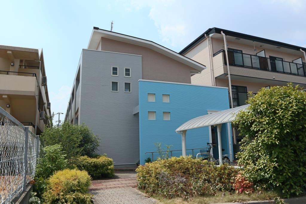 物件外観写真2　(おしゃれな外観です)