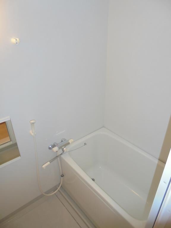 物件内観写真5　(コンパクトで使いやすいお風呂です)