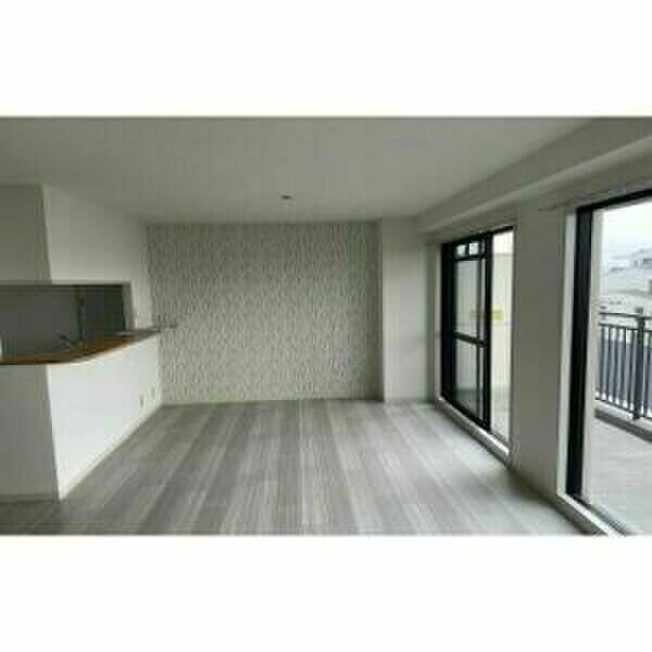 物件内観写真6　(使いやすい居間です)