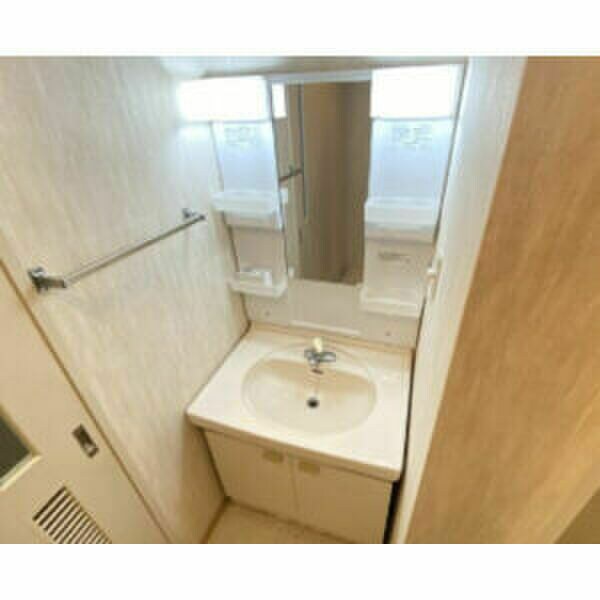 物件内観写真15　(脱衣スペースもあります)